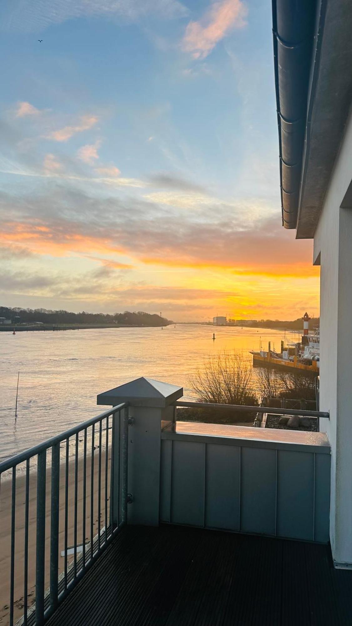 Gaestehaus Weserblick Am Weser-Sandstrand Berne Exterior photo