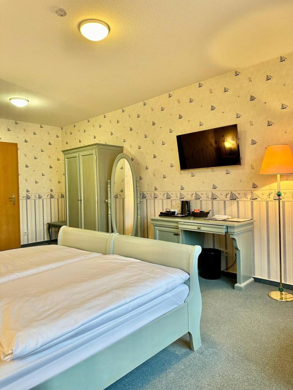 Gaestehaus Weserblick Am Weser-Sandstrand Berne Exterior photo