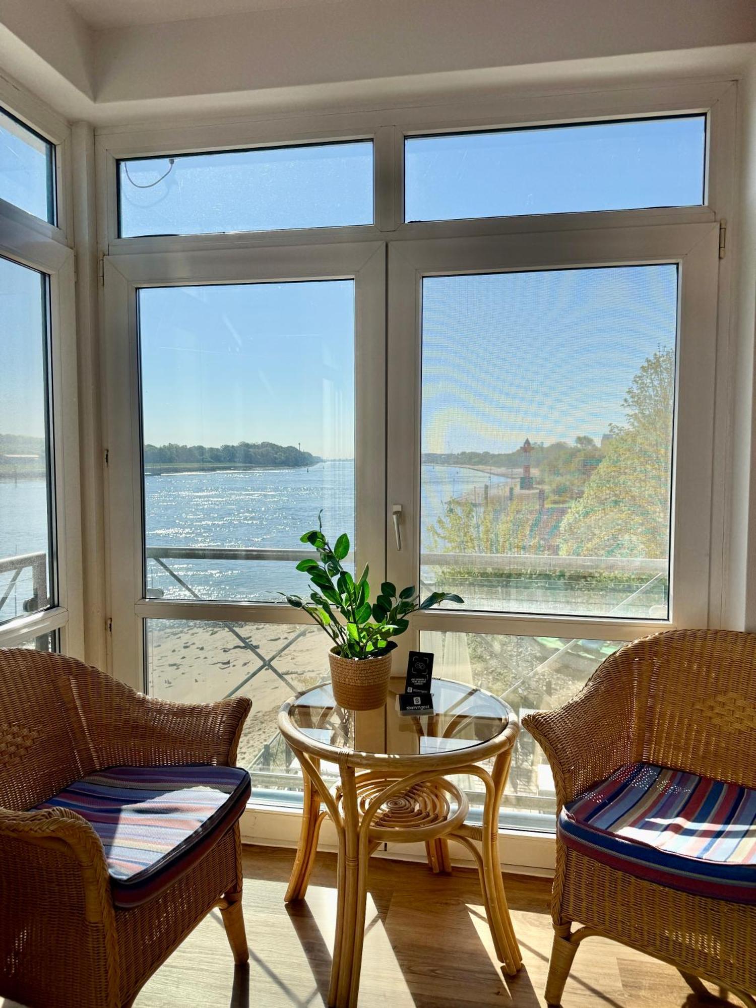 Gaestehaus Weserblick Am Weser-Sandstrand Berne Exterior photo